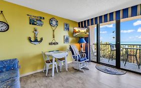 1Br Oceanfront Condo With Pool & Balcony